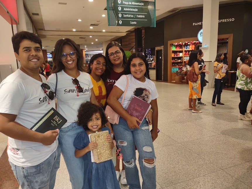 Leitura bíblica no Shopping Boulevard reúne Jovens de diferentes ...